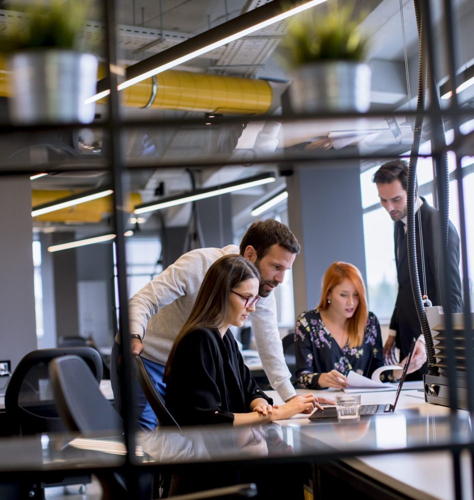 business-people-modern-office (1) business-people-modern-office (1)